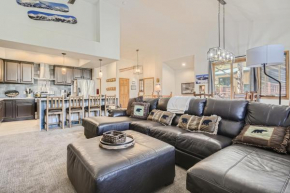 White Wolf #890 - Great Home with Private Outdoor Hot Tub - Shuttle to Slopes